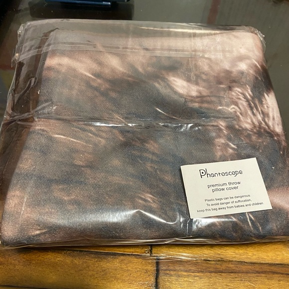 Pillow Cover Throw On 18x18 inch brand new in poly bag by Phantoscope “Owl” - Picture 3 of 3